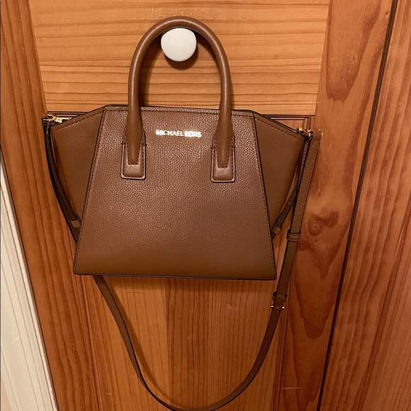 Michael Kors satchel purse - Picture 1 of 8